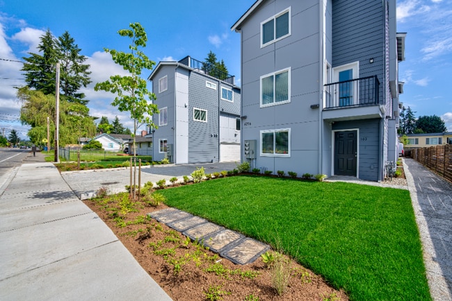 Photo - 4716 Grove St