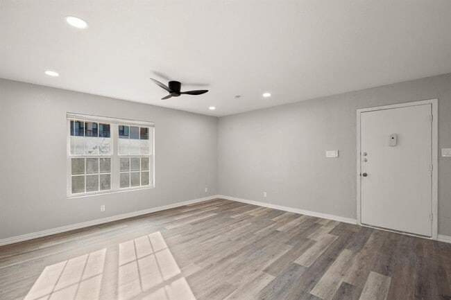 Photo - 910 Duncan Ln Unidad 56