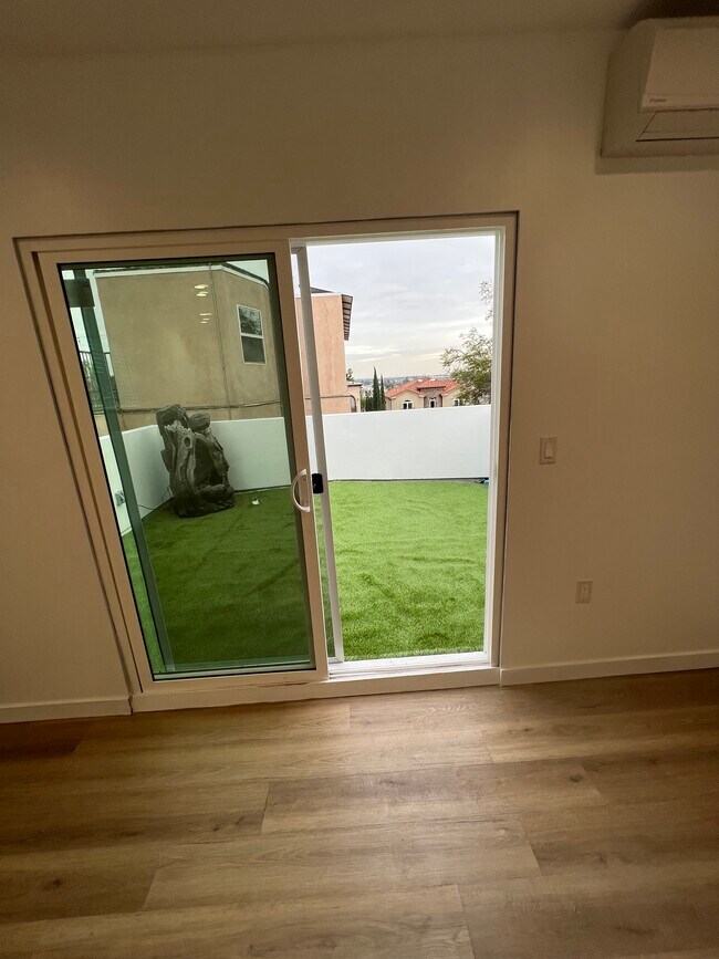 Photo - 1933 Preuss Rd Unit 1933