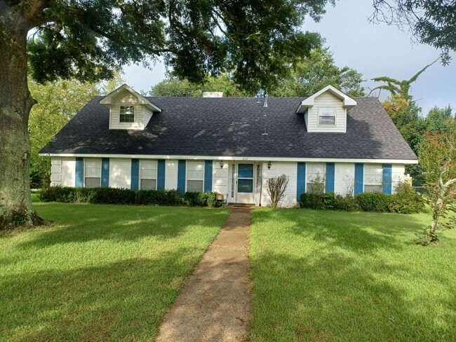 Building Photo - 4bd/3bth - Move-In Ready Rental