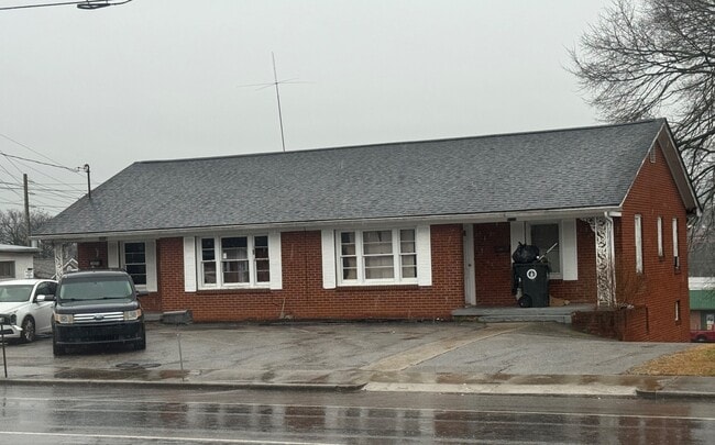 Photo - 1005 W 1st N St