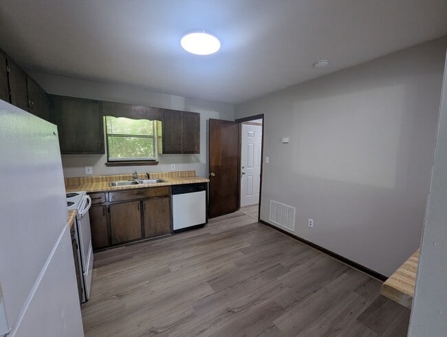 Photo - 315/317 Rustwood Dr Unit 315 Rustwood Dr