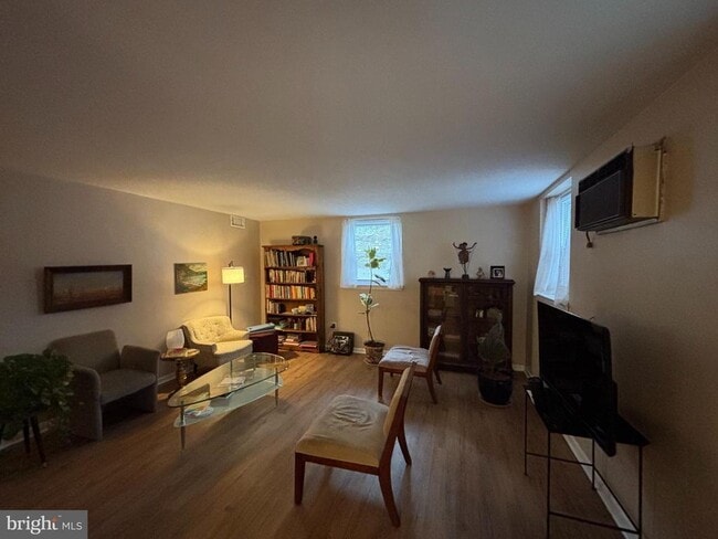 Photo - 200 W Evergreen Ave Unit 1B