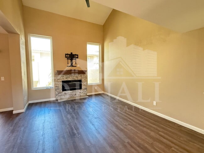 Photo - 2073 N Sunset Dr