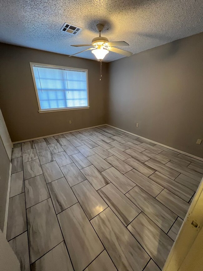 Building Photo - 3 Bed 2 Bath House with 2 Car Garage, Total Electric W/Yard Care Included