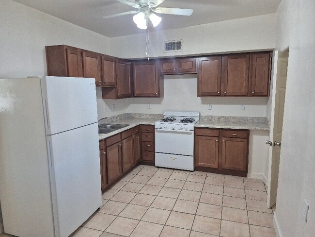 Photo - 613 W 41st St Unidad APARTMENT B
