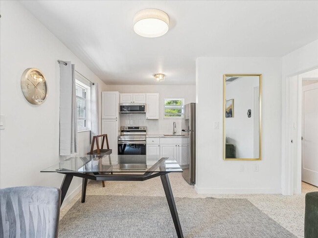 Photo - 421 SW 9th St Unidad 3