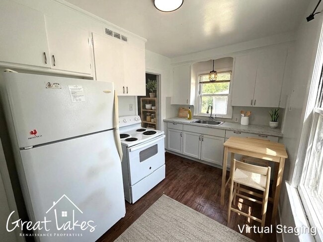 Photo - Cozy 2 Bedroom 1 Bathroom Bungalow now available for rent!