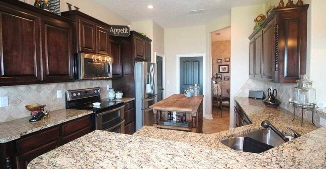 Photo - 3713 Woodlark Road