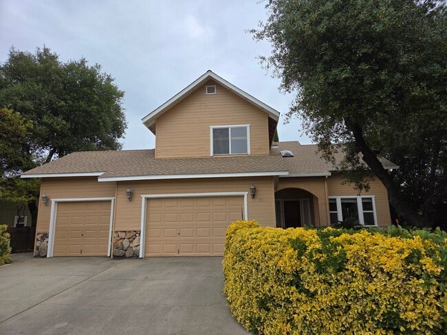 Building Photo - Discover Your Dream Home