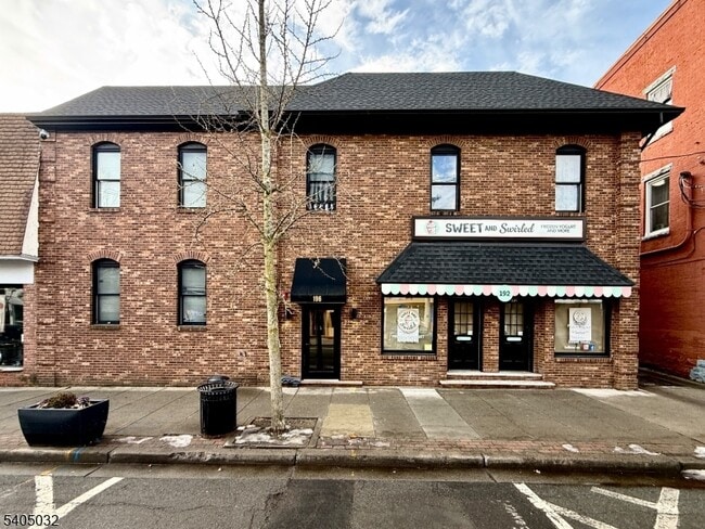 Building Photo - 196 Spring St Unit 1