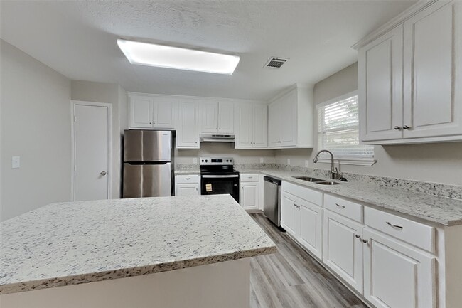 Photo - 16280 Sun View Ln