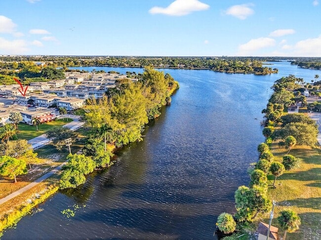 Photo - 2880 Lake Osborne Dr Unidad 210