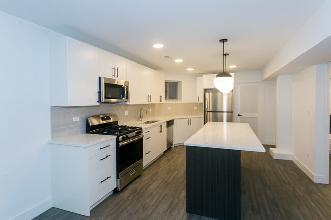 Cocina - 5706-10 S. Blackstone Ave