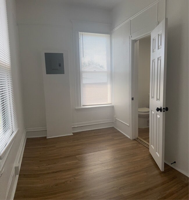 Photo - 135 E 17th St