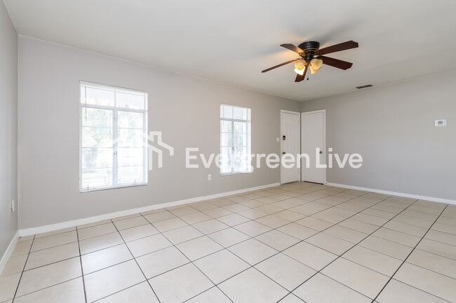 Photo - 2222 N Hastings St