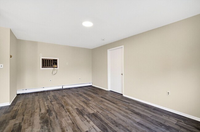 Photo - Glen Roc Shopping Center (172-252 Scotch Rd Ewing, NJ 08628) Unit Apt 252