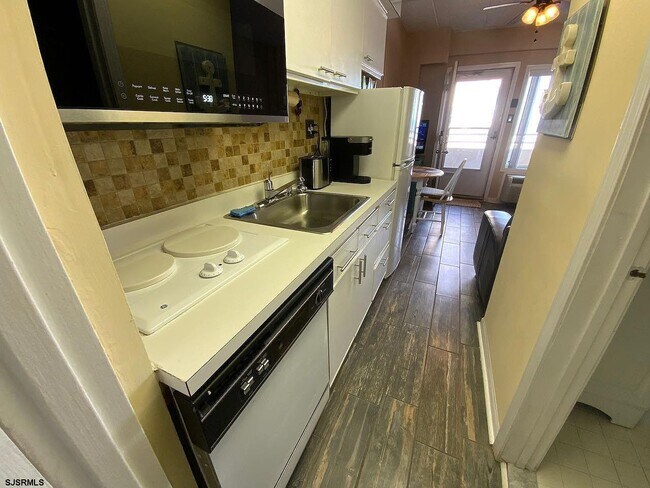 Photo - 5300 Boardwalk Unit 220