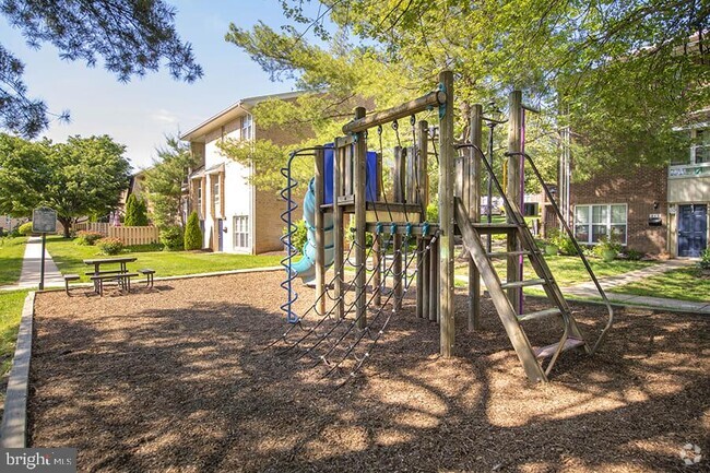 Building Photo - 1699 Yale Pl Unit 3BR-410 Rental