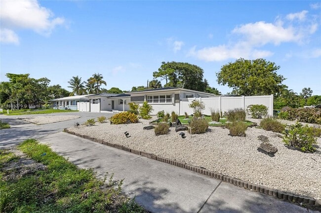 Photo - 1221 SE 10th St