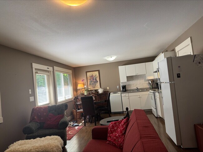 Photo - 8572 Thorpe St