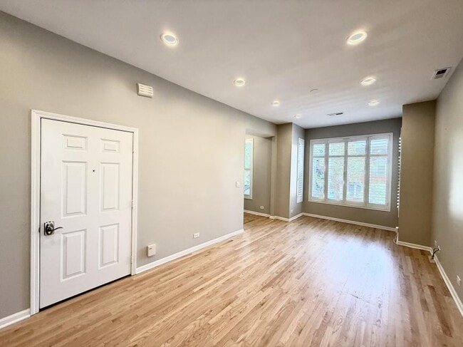 Building Photo - 1 bedroom in Chicago IL 60642 Unit 2