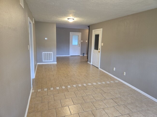 Photo - 5140 Minnie St