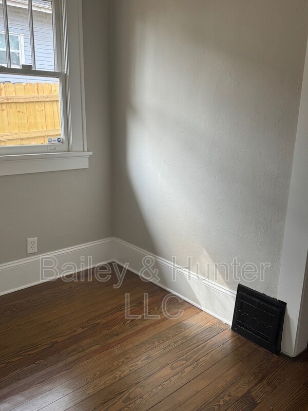 Photo - 1385 Hartford Ave SW