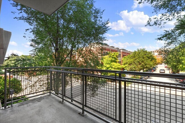 Building Photo - 1000 N Kingsbury St Rental
