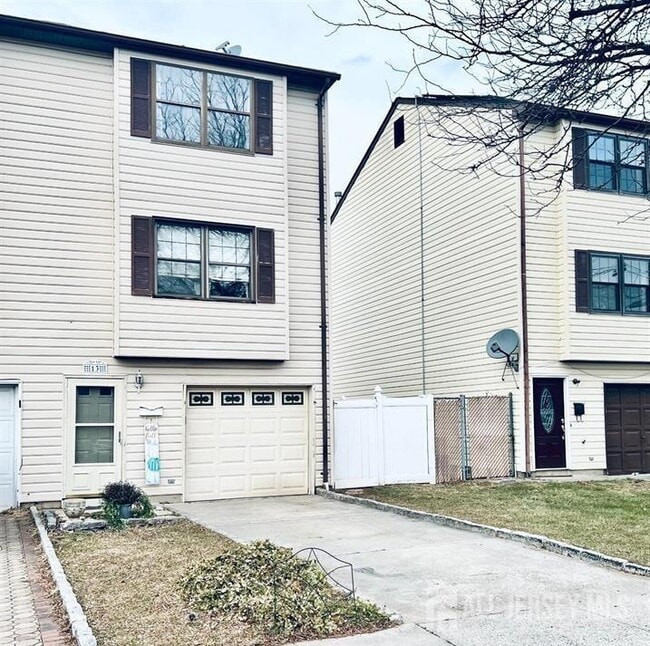 Photo - 13 Essex St