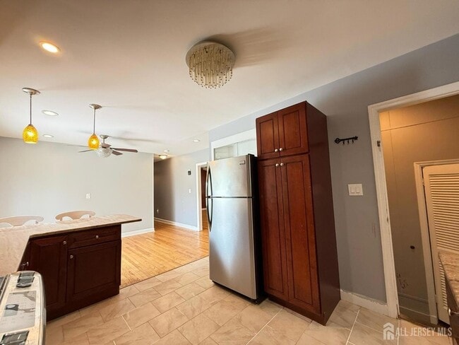 Photo - 869 Gates Ave