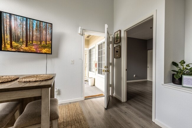 Photo - 2 bed/2 bath Upstairs Condo! Unidad 9