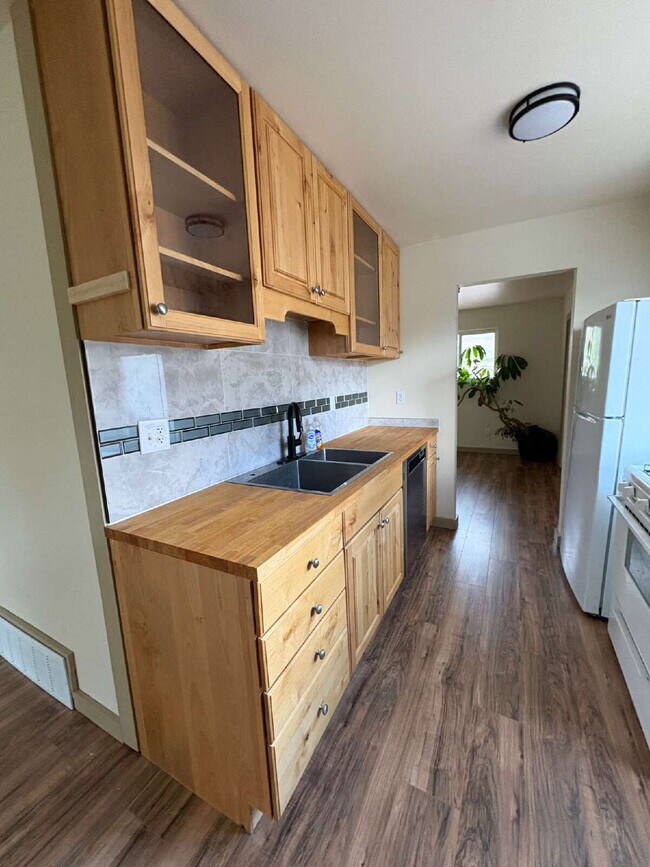Photo - Westside 2 bedroom - Westend