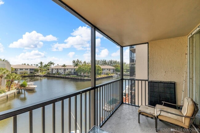 Building Photo - 6 Royal Palm Way Unit 307