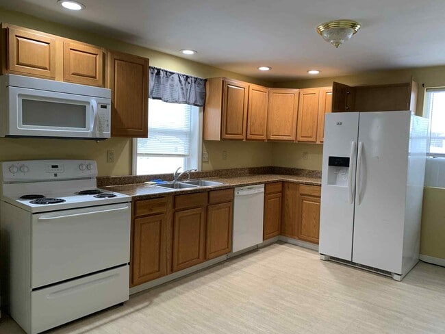 Photo - 851 Western Ave Unidad Apartment 1