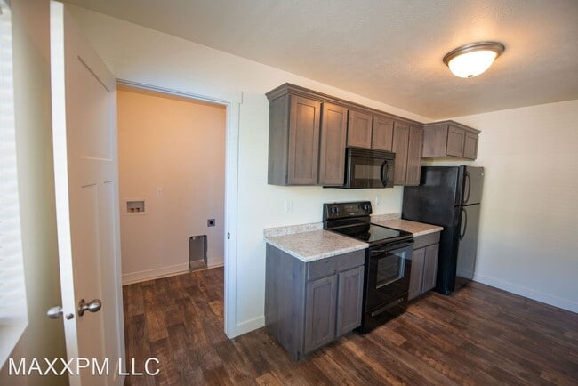Photo - 656 W Meadow Dr