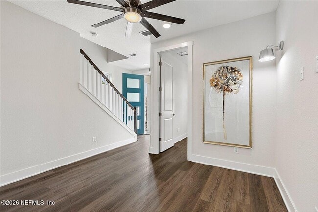 Photo - 459 Crestview Dr