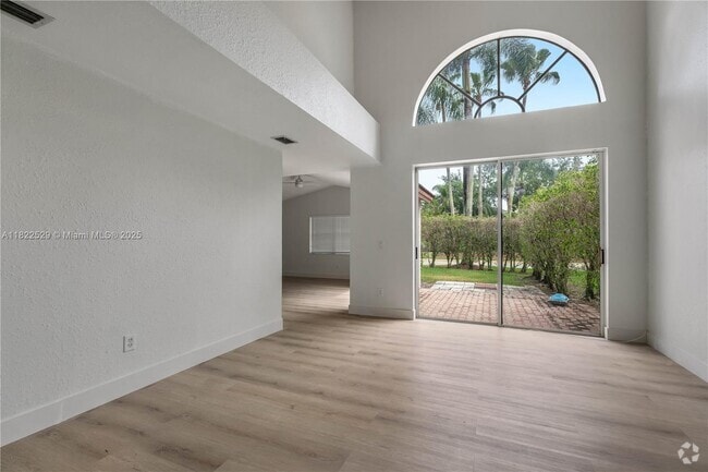 Building Photo - 15857 SW 16th St Rental