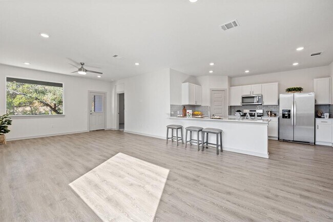 Photo - 212 Florenz Ln