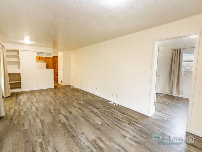 Photo - 365 16th St SE