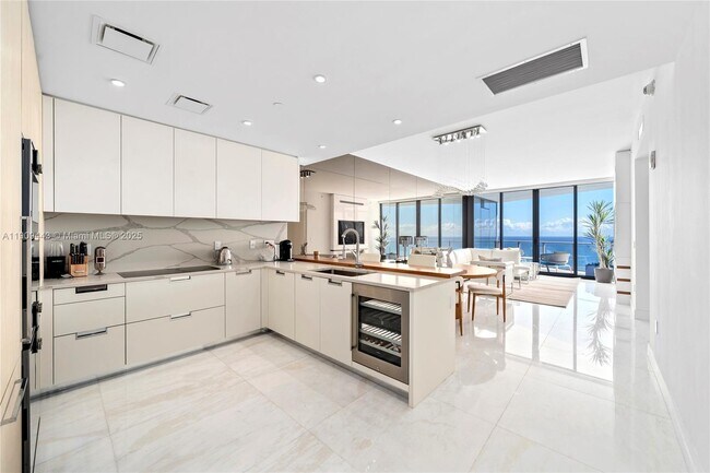 Photo - 15701 Collins Ave Unidad 4303