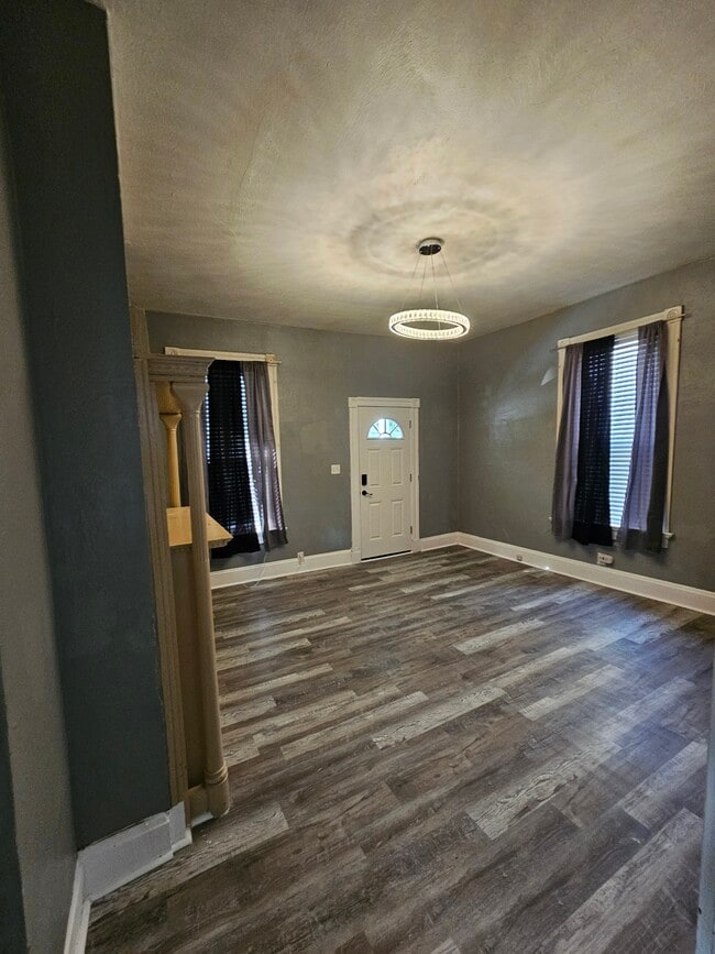 Living Room - 3179 River Rd Unit 1
