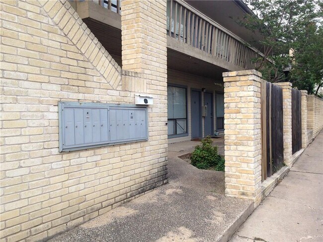 Building Photo - 1905 San Gabriel St Unit 103 Rental