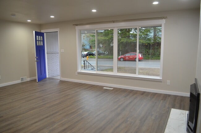 Photo - 12755 Phinney Ave N