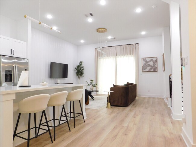 Photo - 3460 Bremond St