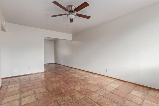 Photo - 7153 N 57th Dr Unit 3
