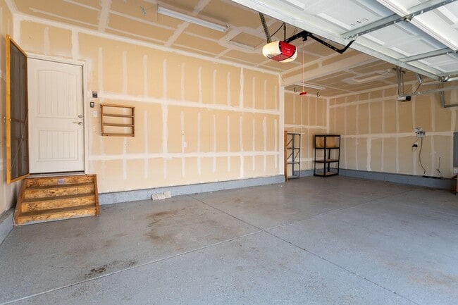 Photo - Spacious 5-Bedroom Home with Finished Basement!!!