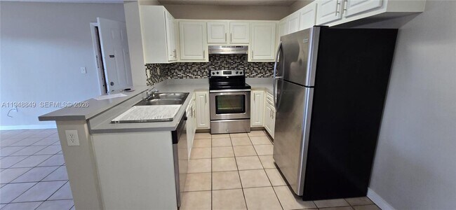 Photo - 251 Palm Cir W Unit 102