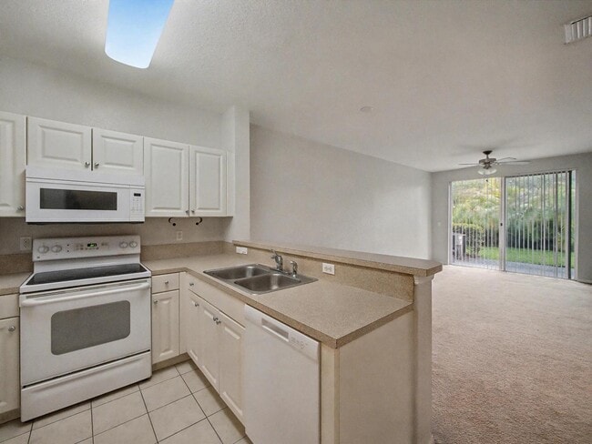 Building Photo - 3425 Sonoma Dr