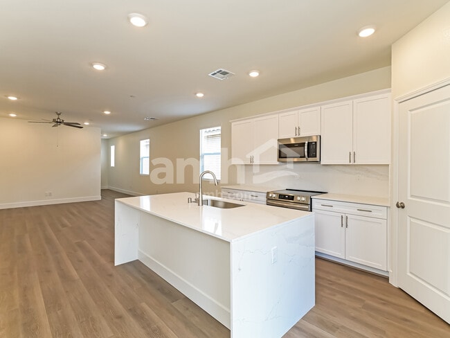 Photo - 529 Sacred Lotus Pl